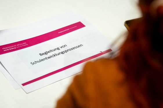 45 von 93 Schuldirektionen aller Schulstufen arbeiten in begleiteten Schulentwicklungsprozessen an ihrer Unterrichtsqualität. Dabei setzen die Schulen selbstständig ihre Schwerpunkte, die vom selbstorganisierten Lernen über die Begabungsförderung hin zu Kinder- und Jugendschutzkonzepten reichen. (Foto: LPA/Fabio Brucculeri)