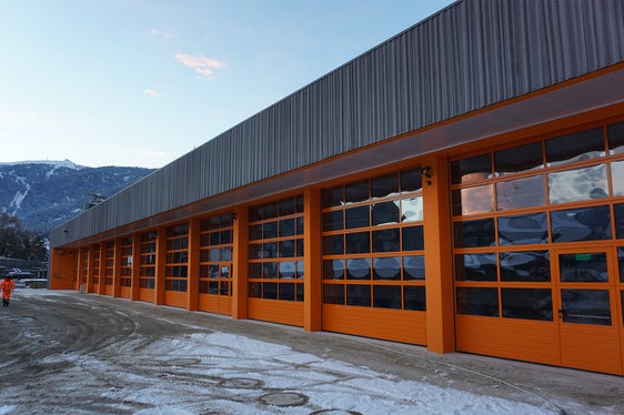 Nel Cantiere stradale Val Pusteria, in via Falzes 16 a Stegona/Brunico, sono stati costruiti ex novo il capannone per le attrezzature, il magazzino e la sala comune.(Foto: ASP/Ufficio manutenzione opere edili)