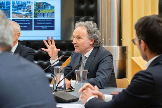 Sergio Lovecchio, managing director di Euregio Plus SGR, ha illustrato l'iniziativa avviata in provincia di Bolzano, il Fondo Valore Alto Adige/Suedtirol che, oltre alla Provincia stessa ha visto la partecipazione quale importante investitore di INVIMIT SGR. (Foto: USP/Greta Stuefer)