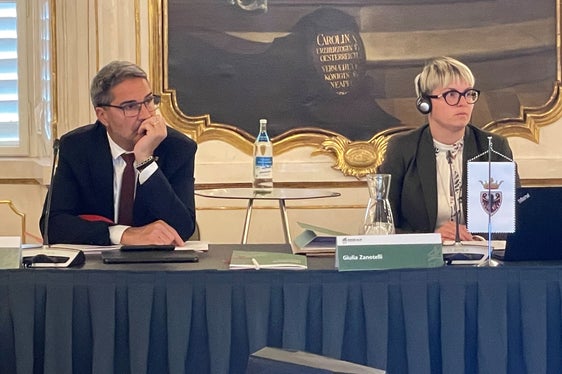 È urgente intervenire sulla questione del lupo, ma purtroppo i responsabili delle decisioni non sono ancora sufficientemente consapevoli di questa problematica, ha dichiarato Kompatscher, che ha sostenuto l'azione congiunta dei Paesi Arge Alp a Bruxelles. (Foto: ASP/Matteo Donagrandi))