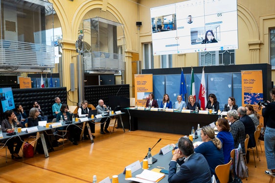 Dem ESF+-Begleitausschuss wird einmal im Jahr Bericht über die laufenden und noch geplanten Projekte der Programmperiode erstattet. (Foto: LPA/Fabio Brucculeri)