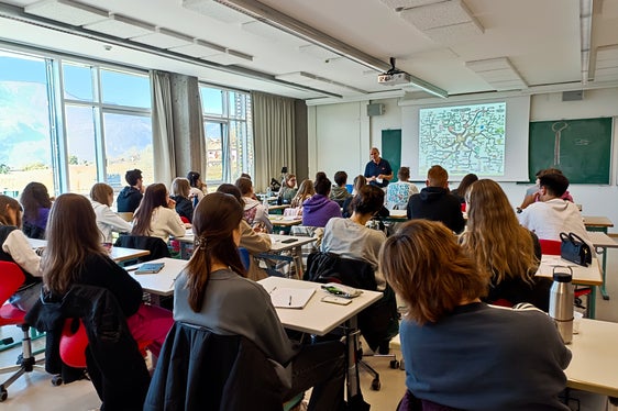 Den Beruf des Psychiaters lernten die Schülerinnen und Schüler im Rahmen der Projektwoche Rendezvous mit dem Traumberuf ebenfalls genauer kennen. (Foto: LPA/Christine Zingerle)