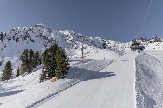 Um nicht versorgte Gebiete besser abzudecken, nimmt die Rundfunkanstalt Südtirol RAS im Skigebiet Speikboden die neue Mobilfunktechnologie DAS (Distributed Antenna Systems) in Betrieb. (Foto: RAS)