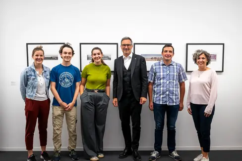 Il nuovo direttivo dello Jugendring si è presentato al presidente della Provincia Arno Kompatscher (da sinistra): Sara Burger, Paul Simmerle (vicepresidente), Katja Oberrauch (presidente), il presidente della Provincia Arno Kompatscher, Andreas Lamprecht e la direttrice Manuela Weber. (Nella foto manca Angelika Springeth). (Foto: USP/Fabio Brucculeri)