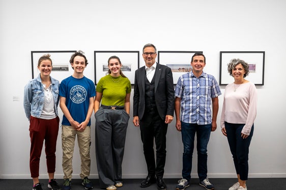 Der neue Vorstand des Jugendringes stellte sich Landeshauptmann Arno Kompatscher vor (von links): Sara Burger, Paul Simmerle (Stellvertretender Vorsitzender), Katja Oberrauch (Vorsitzende), Landeshauptmann Arno Kompatscher, Andreas Lamprecht und Geschäftsführerin Manuela Weber. (im Bild fehlt Angelika Springeth). (Foto: LPA/Fabio Brucculeri)
