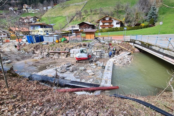 Nel progetto di ristrutturazione e ampliamento della stazione idrometrica del Rio Funes a Pizzago-San Pietro di Funes sono stati investiti 200.000 euro, comprensivi del laboratorio idraulico e della progettazione esecutiva, finanziati attraverso le misure di riqualificazione ambientale della centrale idroelettrica di Barbiano. (Foto: USP/Ufficio provinciale Idrologia e dighe dell’Agenzia per la Protezione civile)