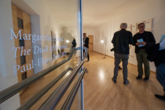 Alcune opere di Drexel sono attualmente esposte a Glorenza, più precisamente nella Ballhaus e nel Kulturcafé Salina della Cooperativa Civica dell'Alta Val Venosta, fino al 27 ottobre. (foto: USP/cooperativa di comunità Alta Val Venosta/Simon Graf)