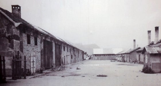 Die Geschehen im Durchgangslager Bozen (Bild) stehen im Mittelpunkt einer Buchvorstellung und Gesprächsrunde, zu denen die Landesbibliothek Dr. Friedrich Teßmann am 23. April einlädt. (Foto: Wikimedia/Luca Lorenzi)