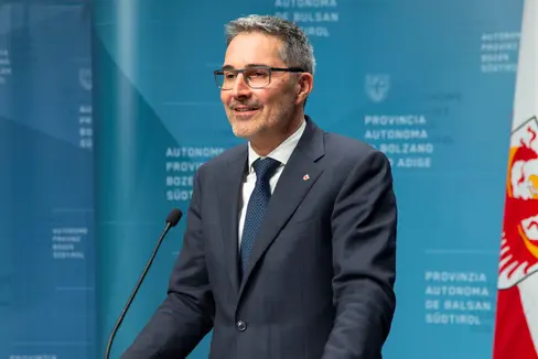 Die Landesregierung wird den vom staatlichen Haushaltsgesetz ermöglichten Steuerschulderlass nicht gewähren. Dies sei eine Frage der Gerechtigkeit, sagte Landeshauptmann Kompatscher. (Foto: LPA/Bruccculeri)