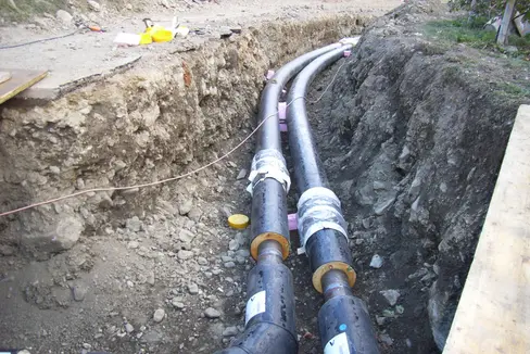 Für den Ausbau des Fernwärme- und Fernkältenetz stehen fünf Millionen Euro aus dem EU-Fonds für regionale Entwicklung zur Verfügung. (Foto: LPA/Abteilung Europa)