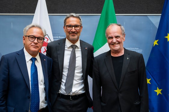 Sie hatten erfolgreich für die Autonomiereform verhandelt (von links): Generalsekretär Eros Magnago, Landeshauptmann Arno Kompatscher und Minister Roberto Calderoli. (Foto: LPA/Ivo Corrà)