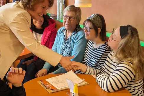 Soziallandesrätin Rosmarie Pamer erinnert daran, dass Leistungen des ambulanten Betreuungsdienstes (ehemals Hauspflegedienst) auch für von Familien mit Kindern mit Behinderungen in Anspruch genommen werden können. (Foto: LPA/Hannes Wisthaler)