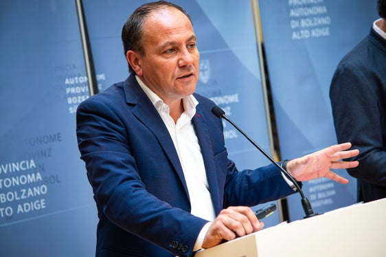 L'assessore alla scuola in lingua italiana Giuliano Vettorato: L’offerta formativa continua a migliorare e a proporre progetti che avvicinano la scuola alla società (Foto: ASP/Fabio Brucculeri)