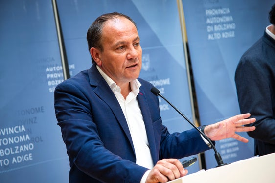 L'assessore alla scuola in lingua italiana Giuliano Vettorato: L’offerta formativa continua a migliorare e a proporre progetti che avvicinano la scuola alla società (Foto: ASP/Fabio Brucculeri)