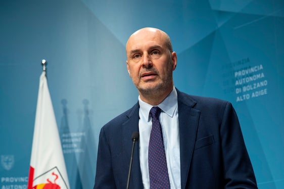 Fabrizio Longoni, Direktor des WEEE-Koordinationszentrums, hob das Beispiel Sterzing hervor, die Gemeinde mit einer Pro-Kopf-Sammlung von fast 17 Kilogramm Elektroabfällen. (Foto: LPA/Fabio Brucculeri)