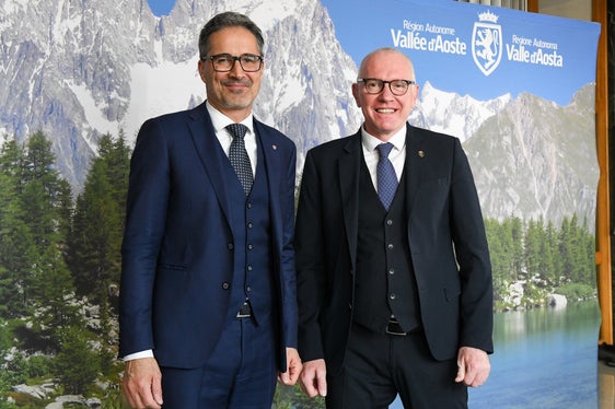 Il presidente Kompatscher ha approfittato dell’occasione per riflettere sui progressi e le sfide dell’Autonomia insieme al presidente della Valle d'Aosta, Renzo Testolin (Foto: Ufficio stampa Regione autonoma Valle d'Aosta)