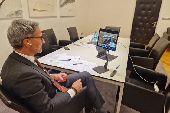 Il presidente della Provincia autonoma di Bolzano, Arno Kompatscher, nel corso dell'audizione (da remoto) di fronte alla 1. Commissione Affari costituzionali del Senato (Foto: ASP/mdg)