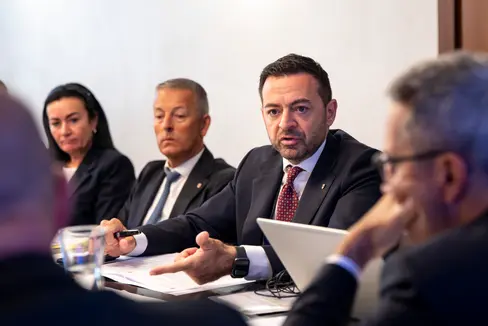 Wirtschaftslandesrat Marco Galateo hat bei der Sitzung in Bozen geplante Maßnahmen zur Aufwertung der Stadtviertel vorgestellt. (Foto: LPA/Fabio Brucculeri)