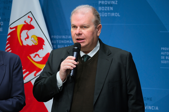 Für Quästor Paolo Sartori ist die Cyberweek eine gute Gelegenheit, um die Bevölkerung für die Risiken der digitalen Welt zu sensibilisieren. (Foto: LPA/Lukas Forer)