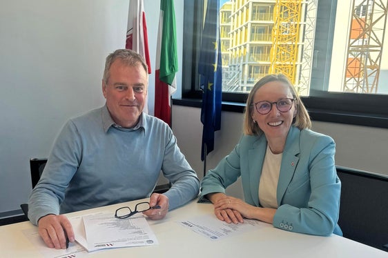 Il presidente Horst Pichler ha discusso con l'assessora provinciale Magdalena Amhof delle modalità con cui il titolo di maestro professionale può essere riconosciuto anche all'interno dell'Amministrazione provinciale. (Foto: USP/Theodora Huber)