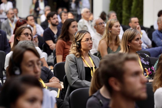 Zahlreiche Teilnehmende wohnten im Saal Königsspitze der Eröffnungsveranstaltung zu den Sustainability Days bei. (Foto: LPA/Luca Guadagnini)