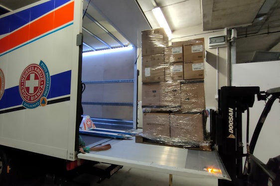 Un camion carico di medicinali essenziali è partito oggi dall'Alto Adige per portare aiuto in Ucraina (Foto: Croce Bianca/ASP/Protezione civile)