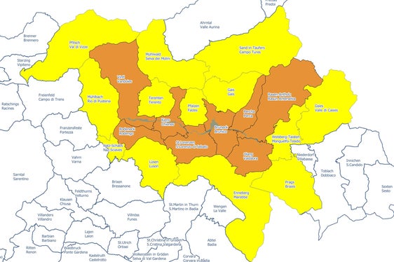 Tutti i telefoni cellulari dei Comuni contrassegnati in marrone hanno ricevuto una notifica del sistema IT-Alert; anche i telefoni cellulari dei Comuni contrassegnati in giallo hanno potuto essere interessati dalla ricezione del messaggio IT-Alert. (Foto: ASP/Agenzia per la Protezione civile)
