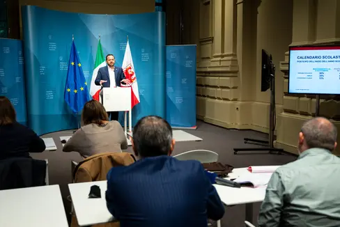 Il vicepresidente Marco Galateo ha illustrato oggi i punti principali emersi dal questionario “Sistema Scuola Italiana”, il processo di valutazione/autovalutazione che vuole porre in evidenza alcuni punti chiavi del sistema scolastico altoatesino. (Foto: USP/Fabio Brucculeri)