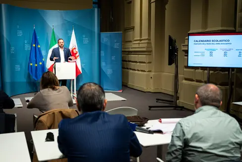 Il vicepresidente Marco Galateo ha illustrato oggi i punti principali emersi dal questionario “Sistema Scuola Italiana”, il processo di valutazione/autovalutazione che vuole porre in evidenza alcuni punti chiavi del sistema scolastico altoatesino. (Foto: USP/Fabio Brucculeri)