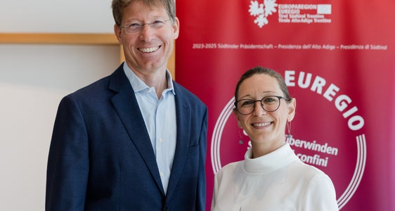 Innovationspreis, 1. Platz: Martin Schwarz und Eva Littringer vom Unternehmen RevIVe MedTech aus Kufstein (Foto: EFA/Philipp Huber)
