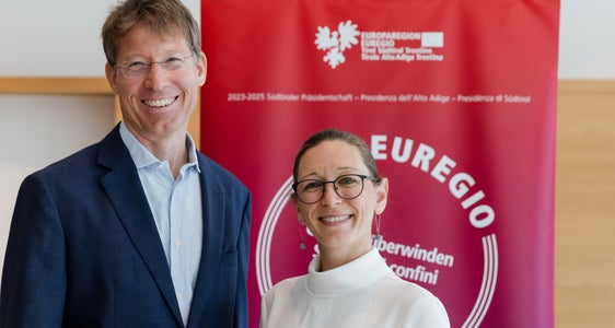 Premio Innovazione, il premio vincitore. Nella foto Martin Schwarz ed Eva Littringer dell'azienda RevIVe MedTech di Kufstein (Foto: EFA/Philipp Huber)