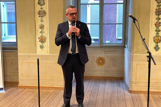 “Siamo testimoni di un momento significativo per il panorama artistico altoatesino, poiché con l'acquisto dell'edificio la Provincia investe nella cultura, dando continuità ad un luogo rappresentativo per gli artisti e i cittadini nel cuore di Merano”, ha sottolineato l'assessore provinciale Christian Bianchi. (Foto: USP)