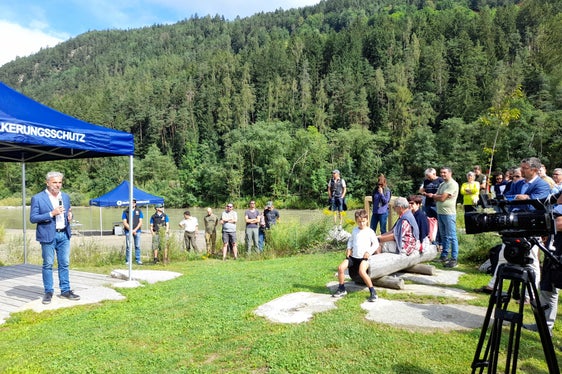 Al termine dei lavori nel biotopo Ilistra lungo la Rienza, oggi (29 luglio) inaugurazione ufficiale con gli assessori provinciali Schuler (nella foto), Hochgruber Kuenzer e Alfreider (Foto: ASP/Maja Clara)