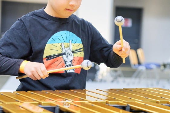 Lorenz Geiser bei seinem Auftritt, Musikschule Unterer Vinschgau, Lehrperson: Wolfgang Schrötter (Foto: Land Tirol / Wolfgang Alberty)
