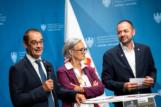 Generalsekretär Alfred Aberer vertritt die Handelskammer Bozen als stolzen Partner der Futurum, die zeitgleich stattfindende Landesmeisterschaft der handwerklichen, digitalen und technischen Berufe WorldSkills South Tyrol Italy 2025 ermögliche es zudem Berufen über die Schulter zu schauen und damit greifbar zu machen. (Foto: LPA/Fabio Brucculeri)