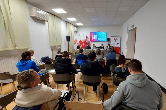 Il pubblico del Martedì dell'Euregio, a Casa Moggioli (Foto: Ufficio stampa Provincia autonoma di Trento/Euregio)