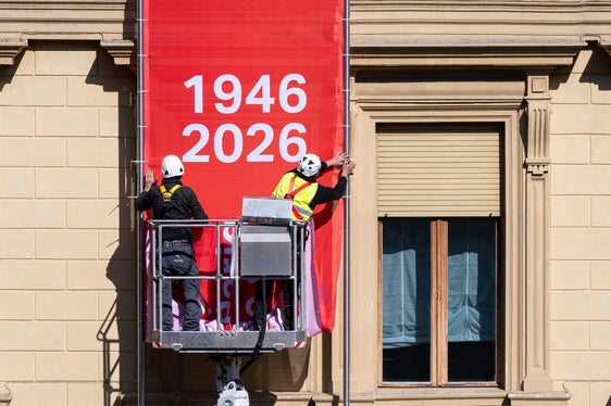 Am 20. März wurde am Palais Widmann ein gut sichtbares Banner angebracht. Es erinnert an die Unterzeichnung des Gruber-De-Gasperi-Abkommens vom 5. September 1946 als Grundlage der Südtirol-Autonomie. (Foto: LPA/Fabio Brucculeri)