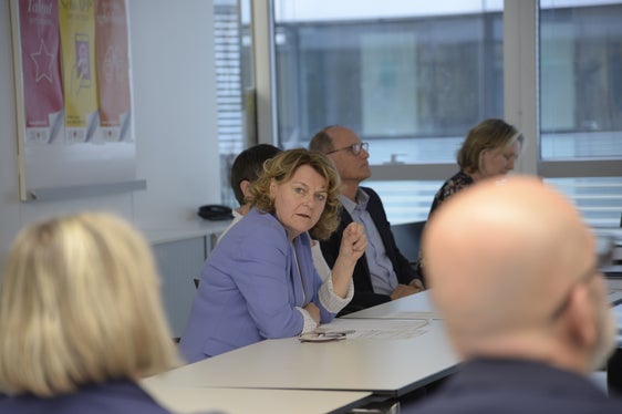 Landesrätin Rosmarie Pamer hat bei der jüngsten Sitzung des Familienbeirates unter anderem über die anstehende Überarbeitung der Finanzierungskriterien der Sommer- und Ferienbetreuung informiert. (Foto: LPA/Hannes Wisthaler)