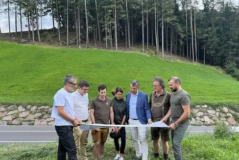 In St. Lorenzen soll am Kniepass die erste Wildtierbrücke oder Grünbrücke Südtirols gebaut werden. Das Vorhaben wird am 25. November 2024 vorgestellt. (Foto: LPA/Südtiroler Jagdverband)