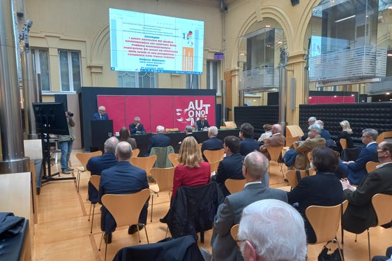 Verwaltungsrichter aus Italien, Deutschland und Frankreich treffen sich heute (21. Oktober) in Bozen, um über das Ersatzrecht gegenüber der Öffentlichen Verwaltung zu diskutieren. (Foto: LPA)