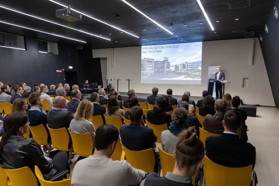 Die Spezialisierungsstrategie, die der NOI Techpark aufbauend auf die regionale Innovationsstrategie des Landes - die sogenannte RIS3-Strategie - in einem Beteiligungsprozess mit Unternehmen, Forschungsinstituten und Stakeholdern entwickelt hat, wurde heute Mittag vorgestellt. (Foto: NOI Techpark)