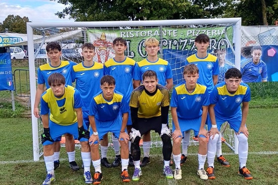 Mit präziser Technik ins Viertelfinale: Die Fußballmannschaft des Oberschulzentrum Mals überzeugte in Perugia. (Foto: LPA/Bereich Schulsport in der Pädagogischen Abteilung der Deutschen Bildungsdirektion/Arnold Schwellensattl)