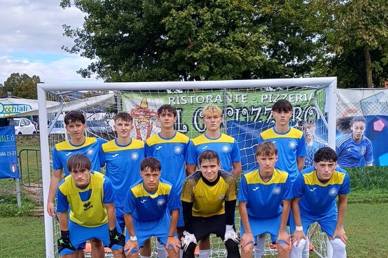 Raggiungere i quarti di finale affrontando squadre di livello: la squadra di calcio del centro scolastico di Malles ha impressionato nel corso della rassegna disputata a Perugia. (Foto: Arnold Schwellensattl)