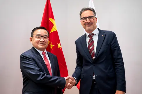 Landeshauptmann Arno Kompatscher (rechts) begrüßte Jia Guide, den Botschafter der Volksrepublik China in Italien. (Foto: LPA/Fabio Brucculeri)