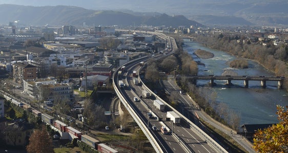 Il presidente della Provincia autonoma di Bolzano reagisce al ricorso del Governo italiano alla Corte di Giustizia europea e chiede un negoziato senza precondizioni sul traffico di transito lungo il corridoio del Brennero (Foto: ASP/Rabanser)