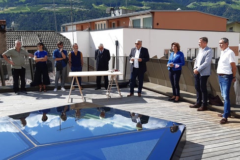 Das Besucherzentrum des Nationalparks Stilfserjoch avimundus wurde heute in Schlanders neu eröffnet. LRin Hochgruber Kuenzer (3.v.r.): Diese Einrichtung dient nicht nur der Umweltbildung, es ist auch ein wichtiger Bildungs-, Dokumentations- und Forschungsort. (Foto: Lukas Stecher/IDM)