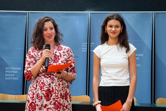 L'evento è stato moderato in maniera esemplare dalle tirocinanti Marta Cattani (nella foto a sinistra) e Sofia Ragno. (Foto: USP/Fabio Brucculeri)