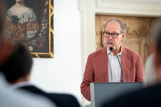 Giorgio Mezzalira von der Stiftung zeichnete ein knappes Lebensbild von Alexander Langer. (Foto: LPA/Fabio Brucculeri)