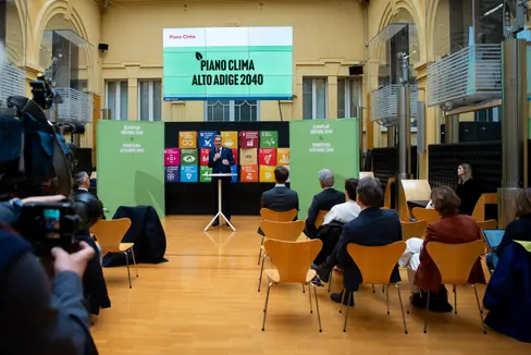Das neue Monitoring zum Klimaplan Südtirol 2040 zeigt an, wo Südtirol auf dem Weg zur Klimaneutralität steht. Heute wurde es im Palais Widmann in Bozen vorgestellt. (Foto: LPA/Fabio Brucculeri)