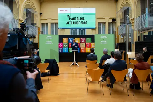 Das neue Monitoring zum Klimaplan Südtirol 2040 zeigt an, wo Südtirol auf dem Weg zur Klimaneutralität steht. Heute wurde es im Palais Widmann in Bozen vorgestellt. (Foto: LPA/Fabio Brucculeri)